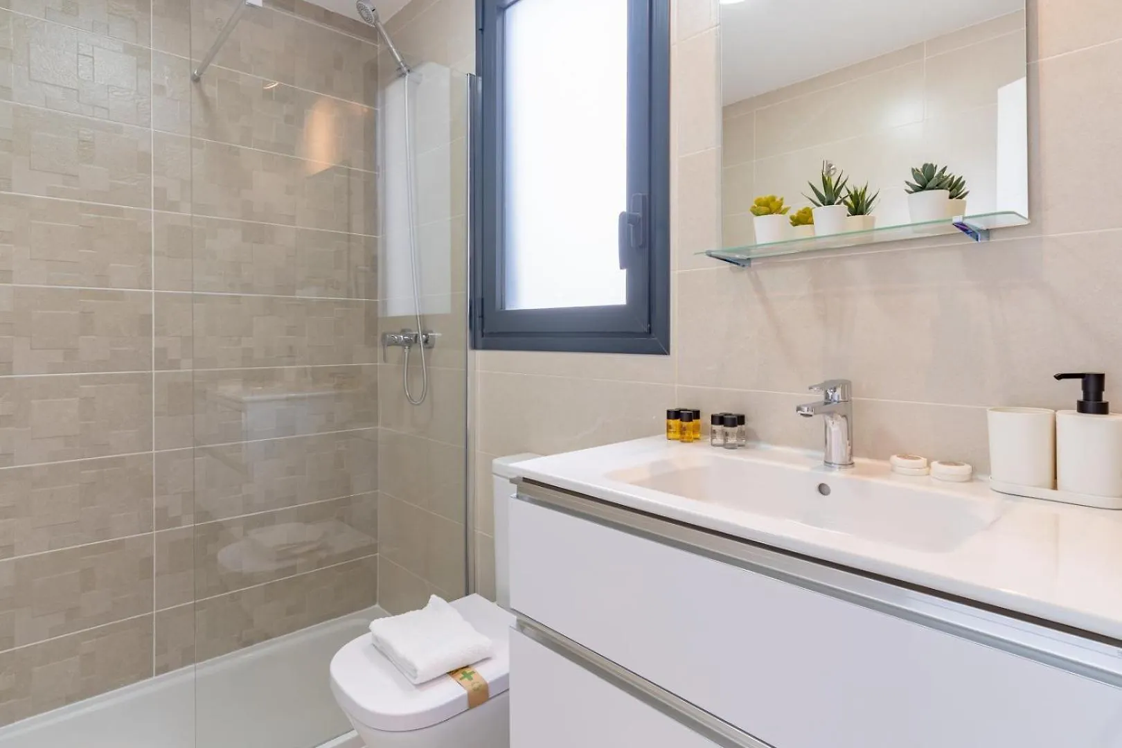 Guestready - Sunny Seaside Escape In Malaga Apartment