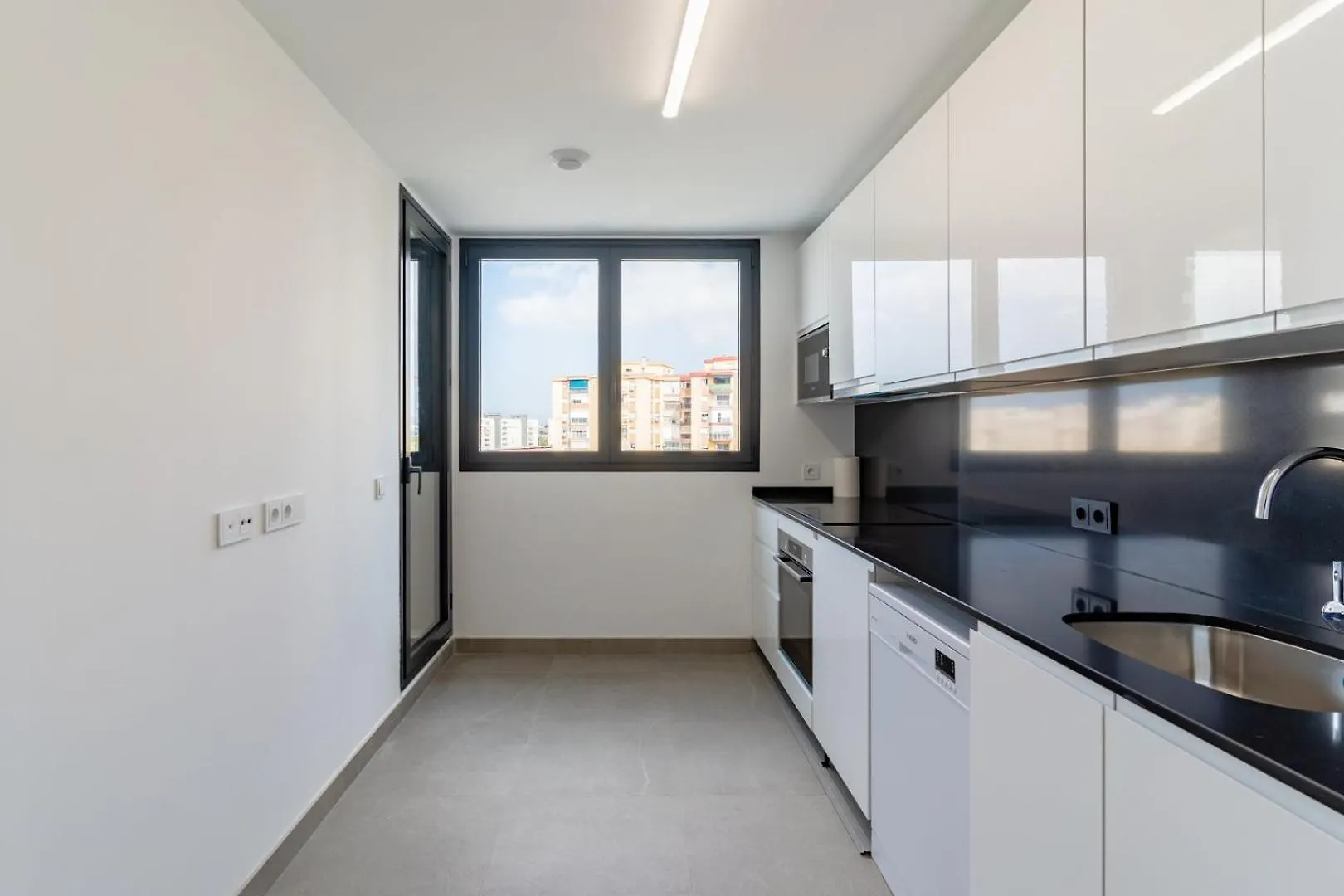 Guestready - Sunny Seaside Escape In Malaga Apartment