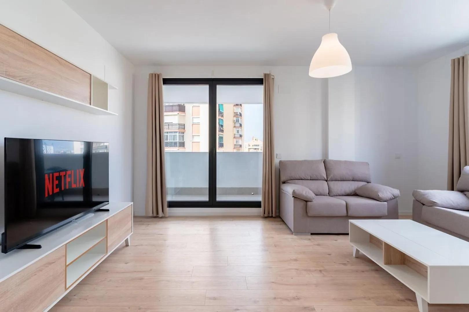 Guestready - Sunny Seaside Escape In Malaga Apartment
